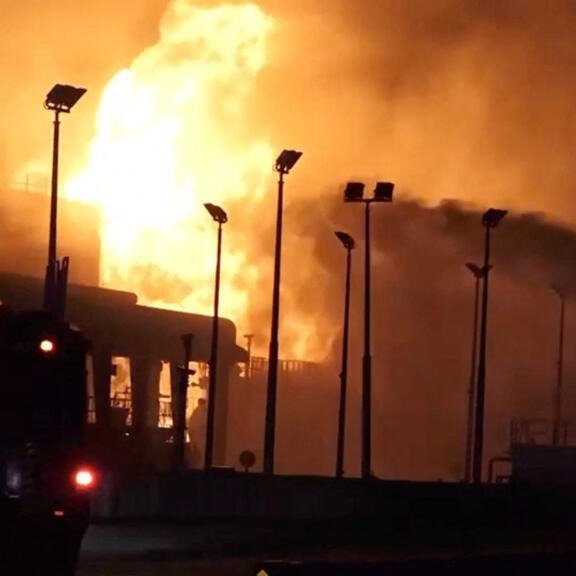 MarioNawfal's tweet photo. 🚨🇺🇸🇮🇷Gulf states are pressing the U.S. to finish the job and neutralize Iran's military for good.

They didn't ask for this war, but after Iran hit all 6 Gulf countries with missiles and drones targeting airports, ports, and oil facilities, leaders now say leaving Tehran with any offensive capability means living under constant threat.

If Trump stops halfway, Iran will just rebuild and keep holding the region's oil lifeline hostage whenever tensions flare.

Gulf states still won't actually join the fight themselves because getting dragged into a U.S.-Israel war is somehow even scarier than the current situation.

They want America to go all the way while they watch from the sidelines.

Source: Reuters