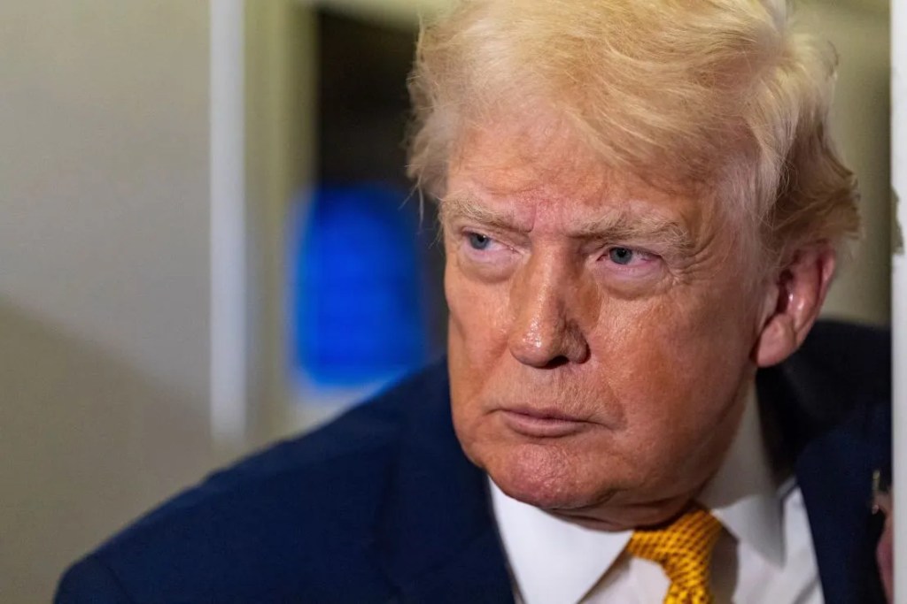 ifeanyiakorjuru's tweet image. Breaking 💯
Terrorist Attack in #Maiduguri 
President Trump's blunt message to the president of Nigeria.
His country is in the state of National emergency meanwhile Tinibu is in UK 🇬🇧 on a state visit, shaking hands and having fancy dinner.#Unbelievable

...... Donald J Trump (