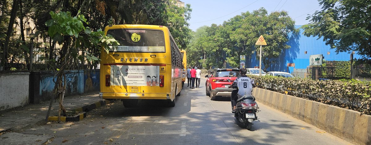 Karthik44945730's tweet photo. @Orchids_School 
@SDPatil_16 @mihirkotecha 
@CPMumbaiPolice @MTPHereToHelp 
Respected Sirs, even after multiple tweets &amp; complaints Orchid School continue to park illegally on the road causing danger to the Citizens, being a school they teach to follow rules and they breaking it. https://t.co/yYfVa8xBpu