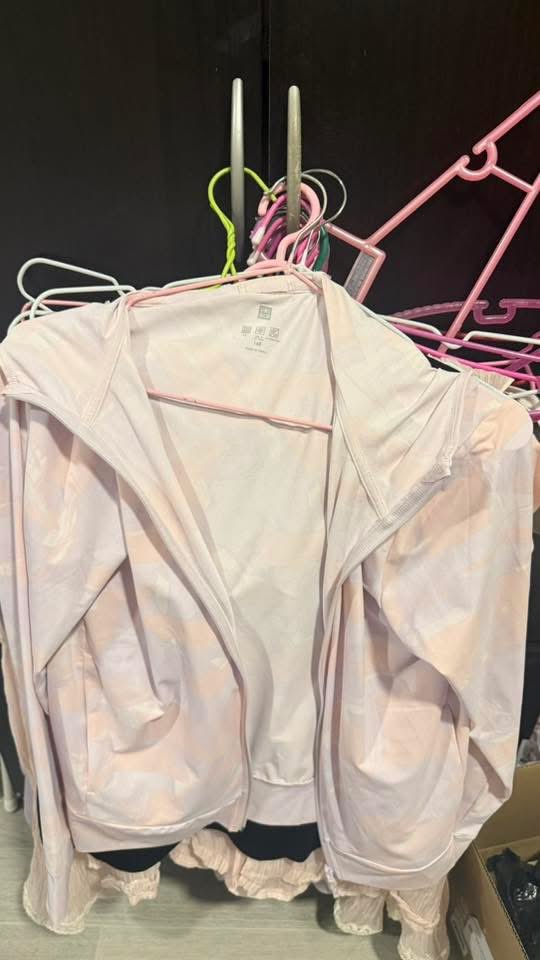 CnineShop's tweet photo. เสื้อกัน uv uniqlo 160 ซักเก็บ
ส่งต่อ450 รวมส่งค่ะ #ส่งต่อเสื้อผ้า https://t.co/whQMLYaiJM