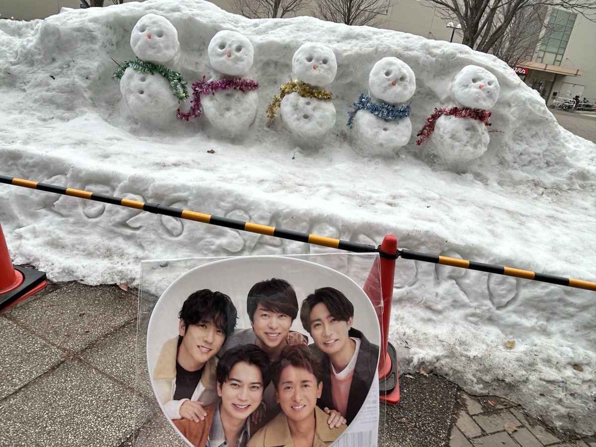 𝙼 𝙾 𝙴 tweet media