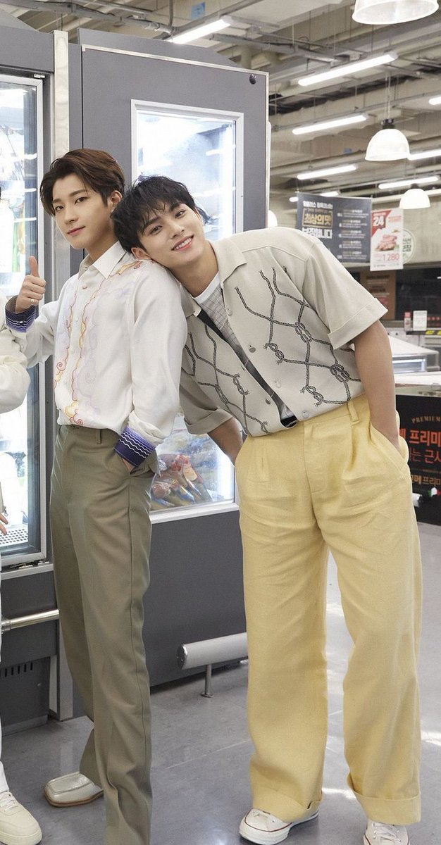 Aku bukan pahlawan berparas tampan,.sayap2 ku pupus terbakar,.salah benar semua prnah ku lakukan agar kelak eggk jd bajingan,.. Luph yuuu,,,. <a href="/Wonwoio/">Wonwoo.</a> 🫶🏼🥺❤️💕💞💓