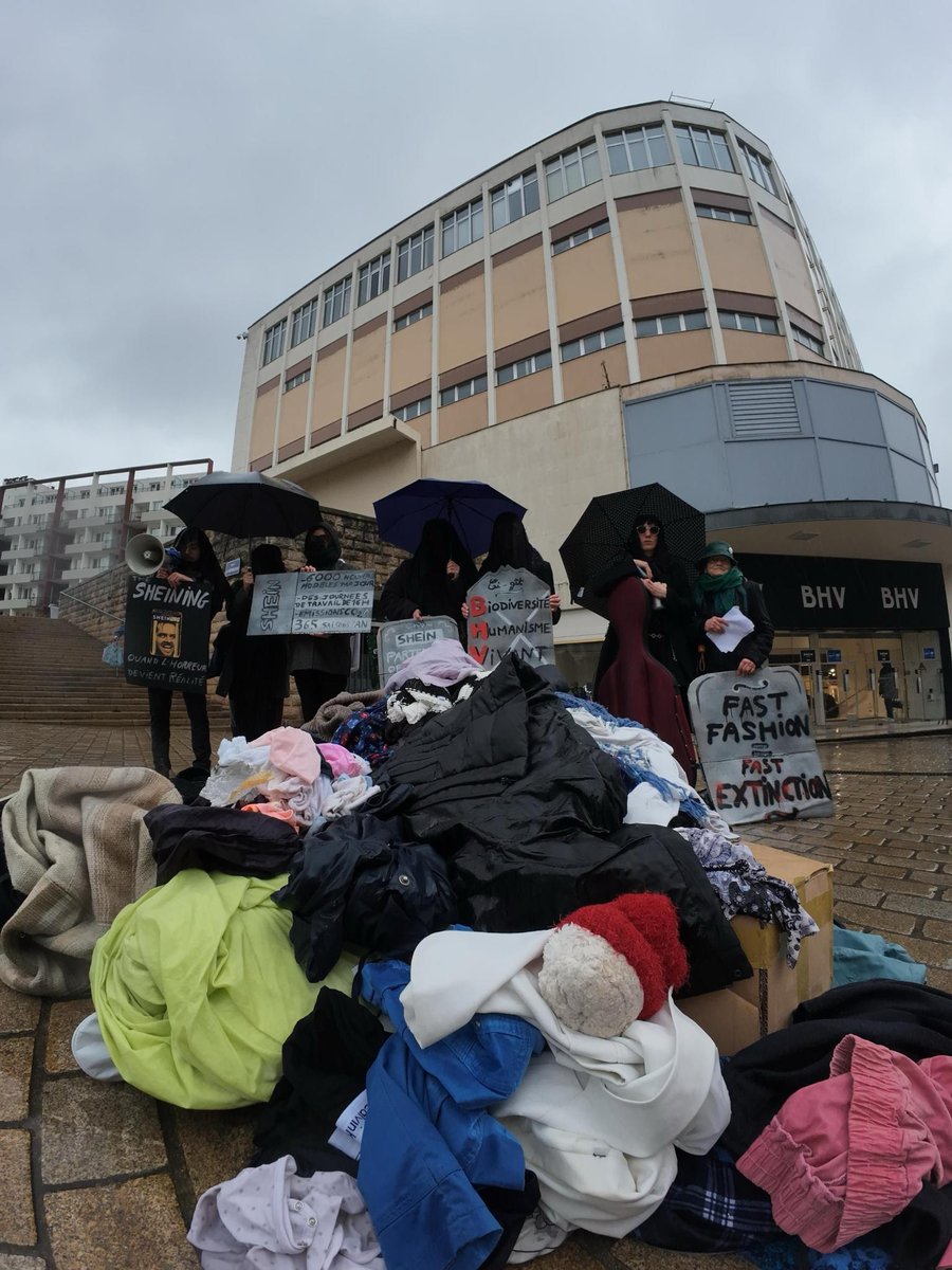 Extinction Rebellion France 🐝🌺 tweet media