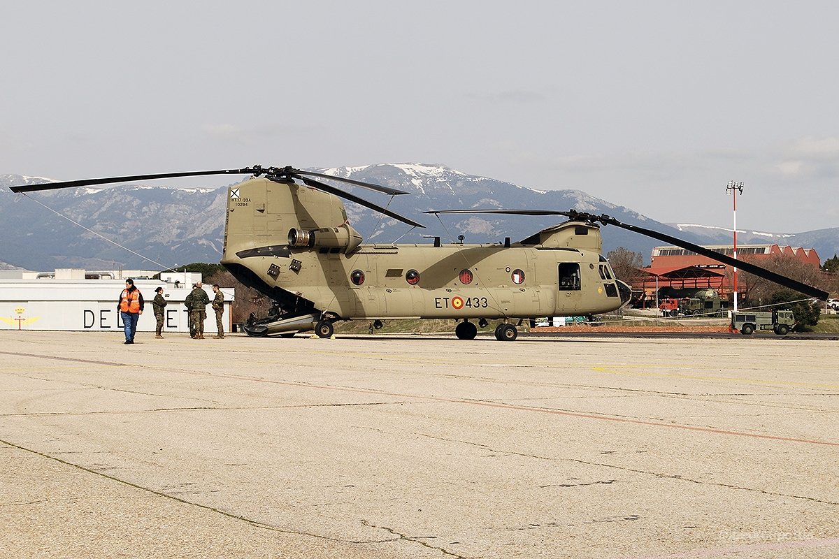 pedrospotter's tweet photo. #BuenosDias despegamos con el perfil de la versión #foxtrot
🚁
#Boeing #CH47F #Chinook
(HT.17-33A-10294/ET-433)
#FAMET #BHELTRAV @EjercitoTierra
🚁
#Helicopteros #ejercitodetierra
#spotter #spotting #planespotting #helicopter #aviation4u #ElChicoparaTodo #DetrasDeNadie @Web_AME https://t.co/MGW2RN2p6o