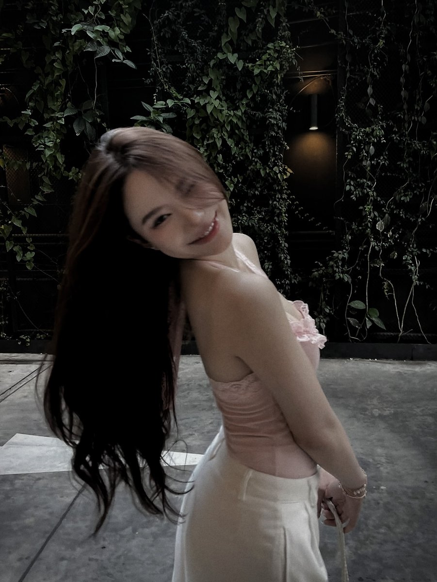 pretty, 𝗋͟𝗎͟𝖻͟𝗒. tweet media