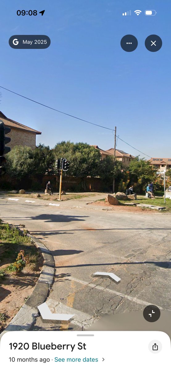 thatsonofjacob's tweet photo. @MyJRA @CityofJoburgZA @CoJ_RegionE @CoJTransport @CRUM_CoJ @JoburgMPD @DadaMorero Hi, could you please help with a situation that’s turning out very bad on 169 Apple St, Honeydew, Roodepoort, 2040 https://t.co/ia1ZxPCmjM