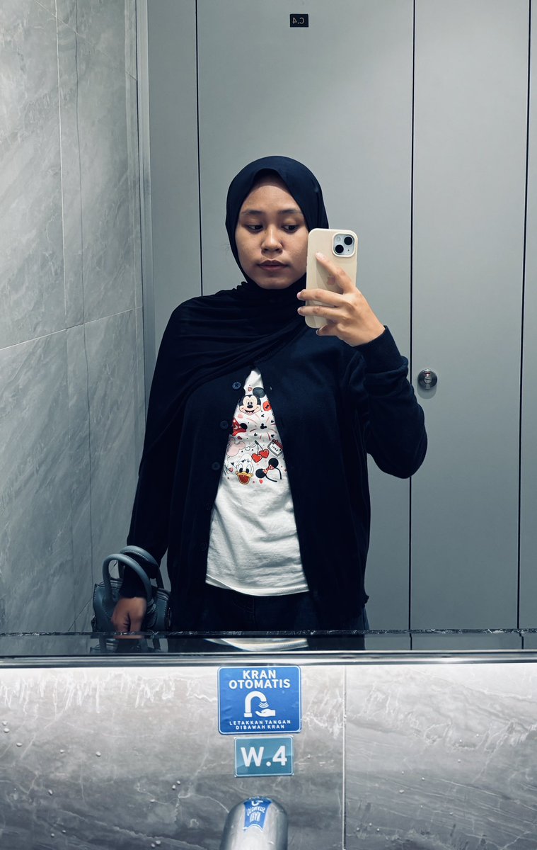 ccchusnaa's tweet photo. So much love with cardigan💙 https://t.co/cyaztHVG5R