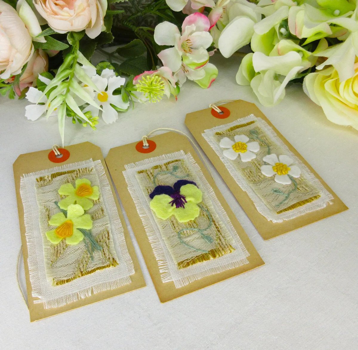 kblacey's tweet image. These pretty hand embroidered gift tags by @MollyGDesigns will add the finishing touch to your gift
etsy.com/uk/listing/446…
#EarlyBiz #giftsforher #gifttags