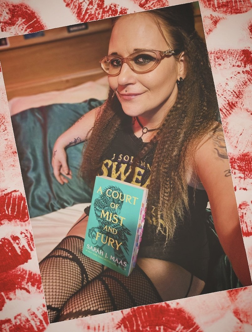 lana_drop's tweet photo. Show yourself with your favorite book or movie. Mine #ACOTAR #ACOMAF #booktwt https://t.co/HPHo3JX9bw