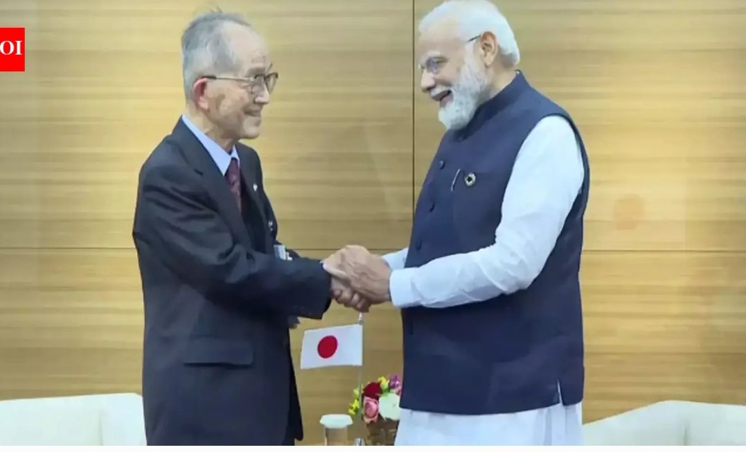 “जापान का एक आदमी… जिसने हिंदी को दिल से अपनाया ❤️🇮🇳”

आज के समय में जहां कई भारतीय खुद हिंदी बोलने में शर्म महसूस करते हैं…

वहीं जापान के Tomio Mizokami ने ना सिर्फ हिंदी सीखी,
बल्कि उसमें किताबें तक लिख डालीं 📚
सोचो…
न कोई मजबूरी, न कोई दबाव…
फिर भी एक विदेशी इंसान को