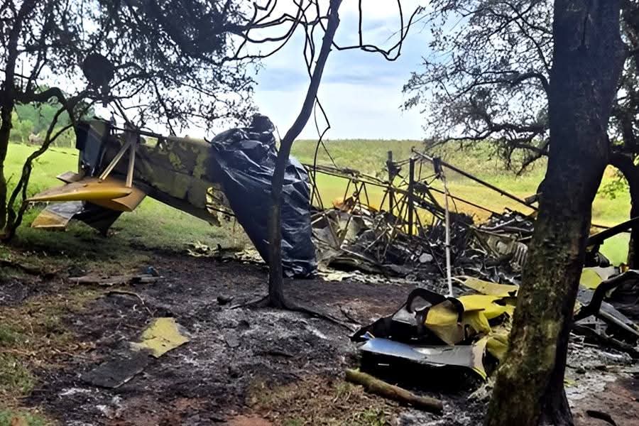 ivancp25's tweet photo. #AccidenteAéreo mortal de #AirTractor #AT502B en circunstancias desconocidas en granja en #CruzAlta, #Brasil 🇧🇷. Su piloto, Jorge Marins (38 años) falleció. El avión de fumigación se estrelló cerca de unas praderas en una pendiente del terreno, explotó y ardió. 1 muerto. 16-03-26 https://t.co/HqsQFVfLzo