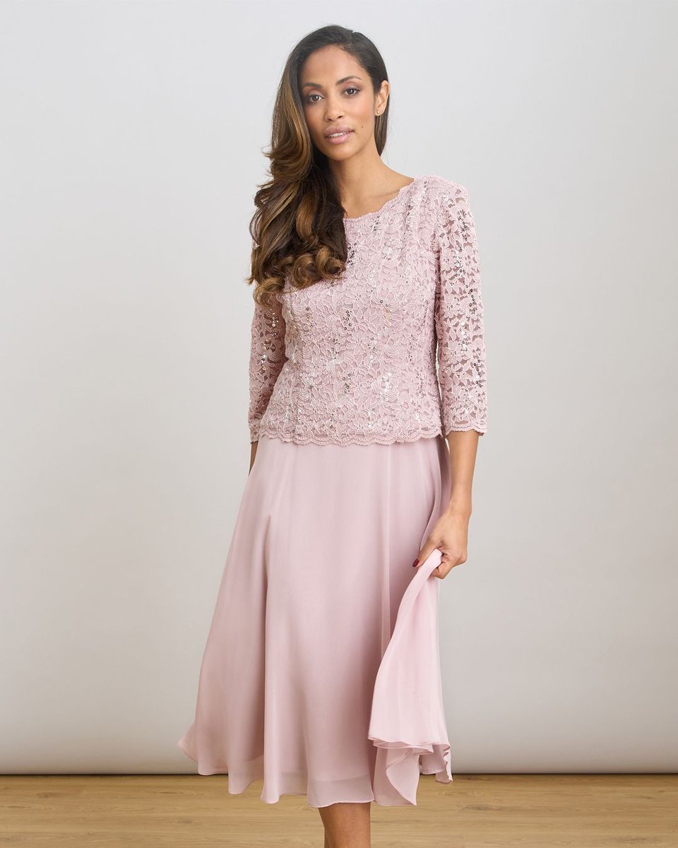 The dress that does it all ✨
Lace elegance on top, floaty chiffon below - meet the Rona midi dress.
Shop now: buff.ly/cCd8AxH