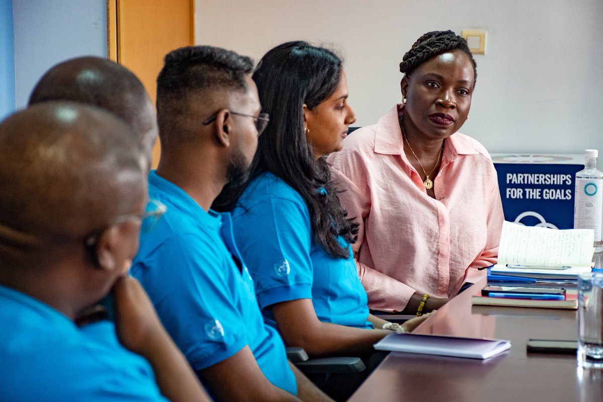UNDPMauritius's tweet photo. [1/2] Volunteer talent is essential for small island nations🏝️

Today, the @UNVolunteers Executive Coordinator @ToilyKurbanov met with 11 UNVs serving in Mauritius🇲🇺 - including 10 from @UNDP - to hear their experiences &amp; journeys supporting development on the ground. https://t.co/Gkw2goxtuk