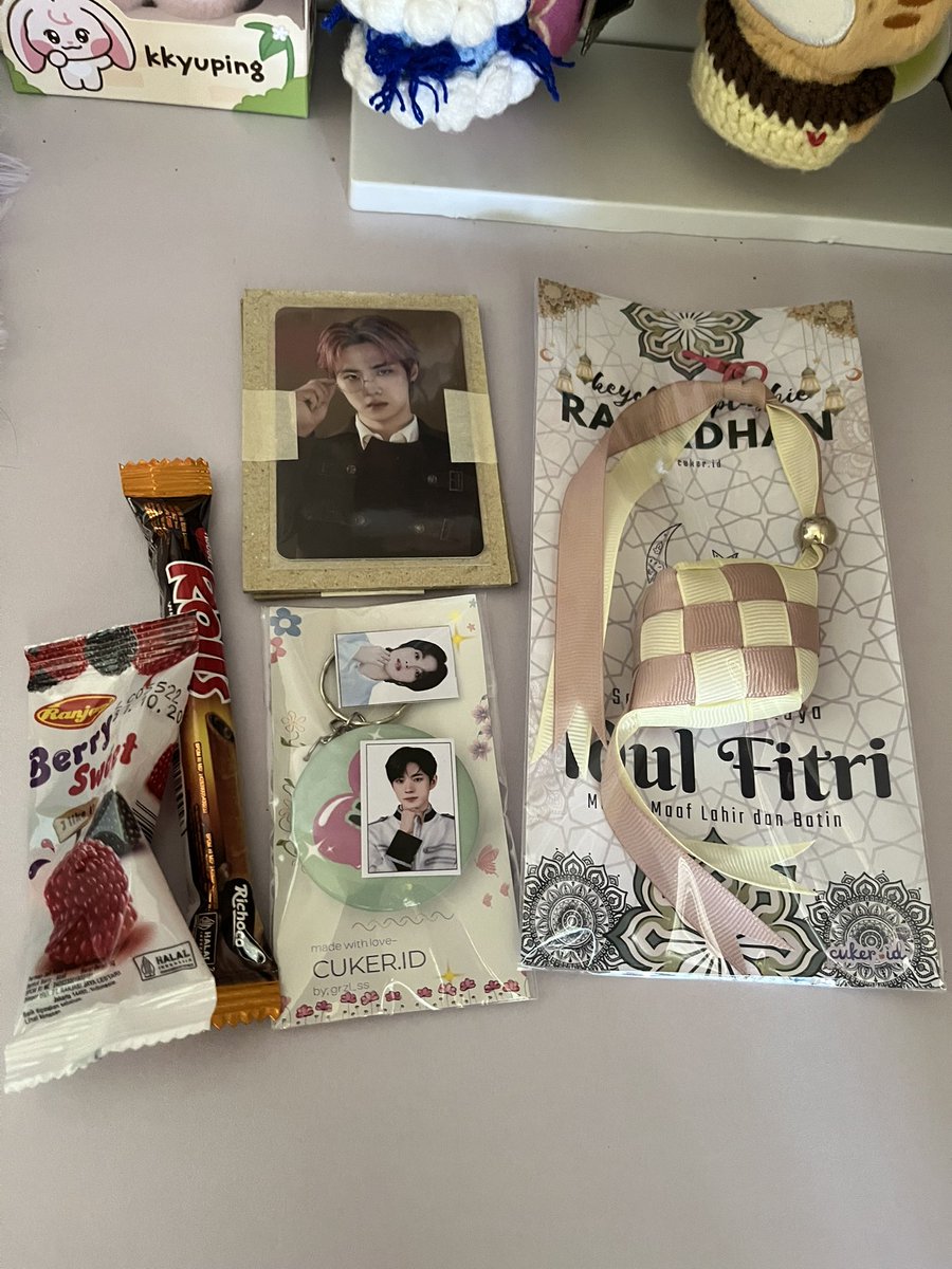 Itshyemi1's tweet photo. Thr pertama tahun ini ketupat gemas sama pc kun 😍😍 kaget dikit pas unboxing karna kebagian pc 🫣
makasih banyak kak @suniiesday @cukerid2 🤍
maaf baru wtp sekarangg 🙏🏼 https://t.co/bSmW474xfG