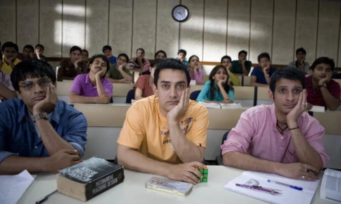 livetimes_news's tweet image. फिल्मी चश्मा लगाकर देखिए ये 6 जगह, भारत के इन असली Colleges में रेंचो ने की बगावत और शनाया ने लड़ाया इश्क.
पढ़ें पूरी खबर: livetimes.news/education/indi… 
#FilmVibes #CollegeRebel #CampusRomance
