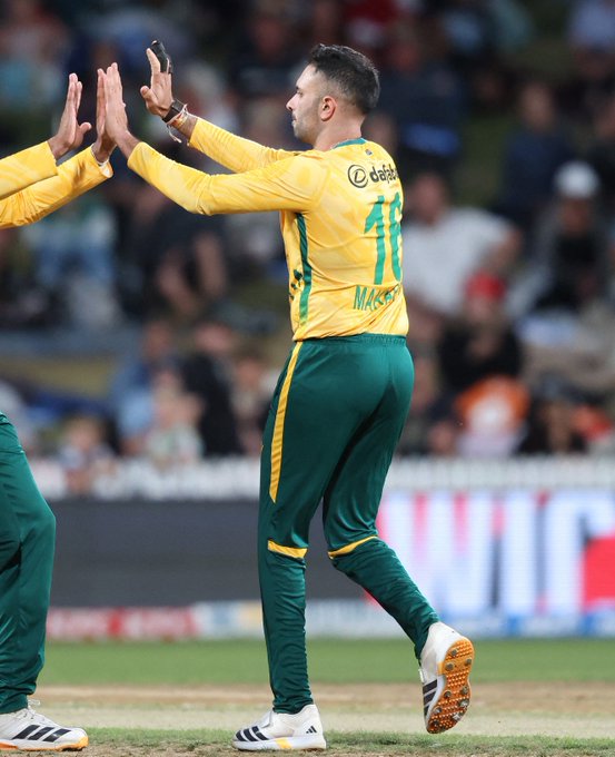 South Africa are back in the game with 2 quick wickets