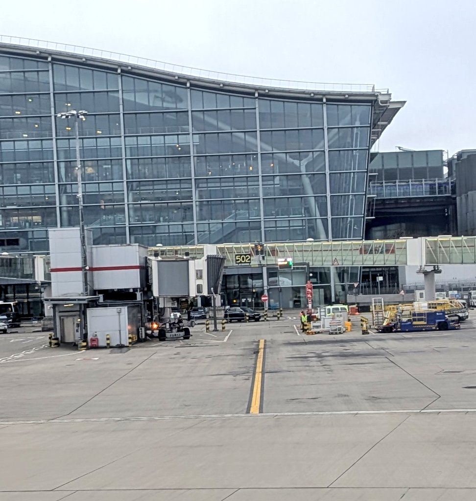 Speedbird Julie ✈️🍾🥂❤️⛸️ tweet media