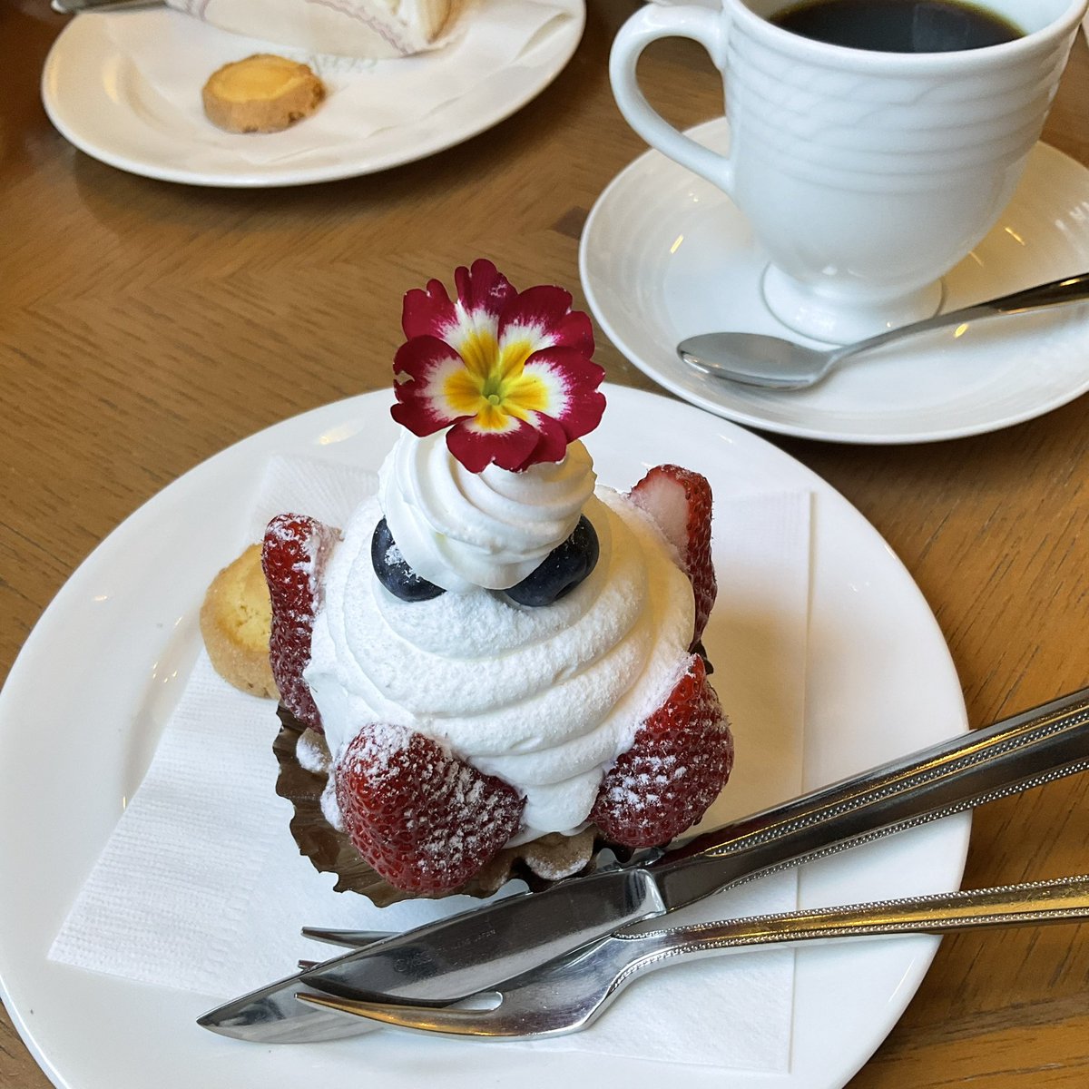 またひとつ歳を取ってしまったのでケーキをいただきました。