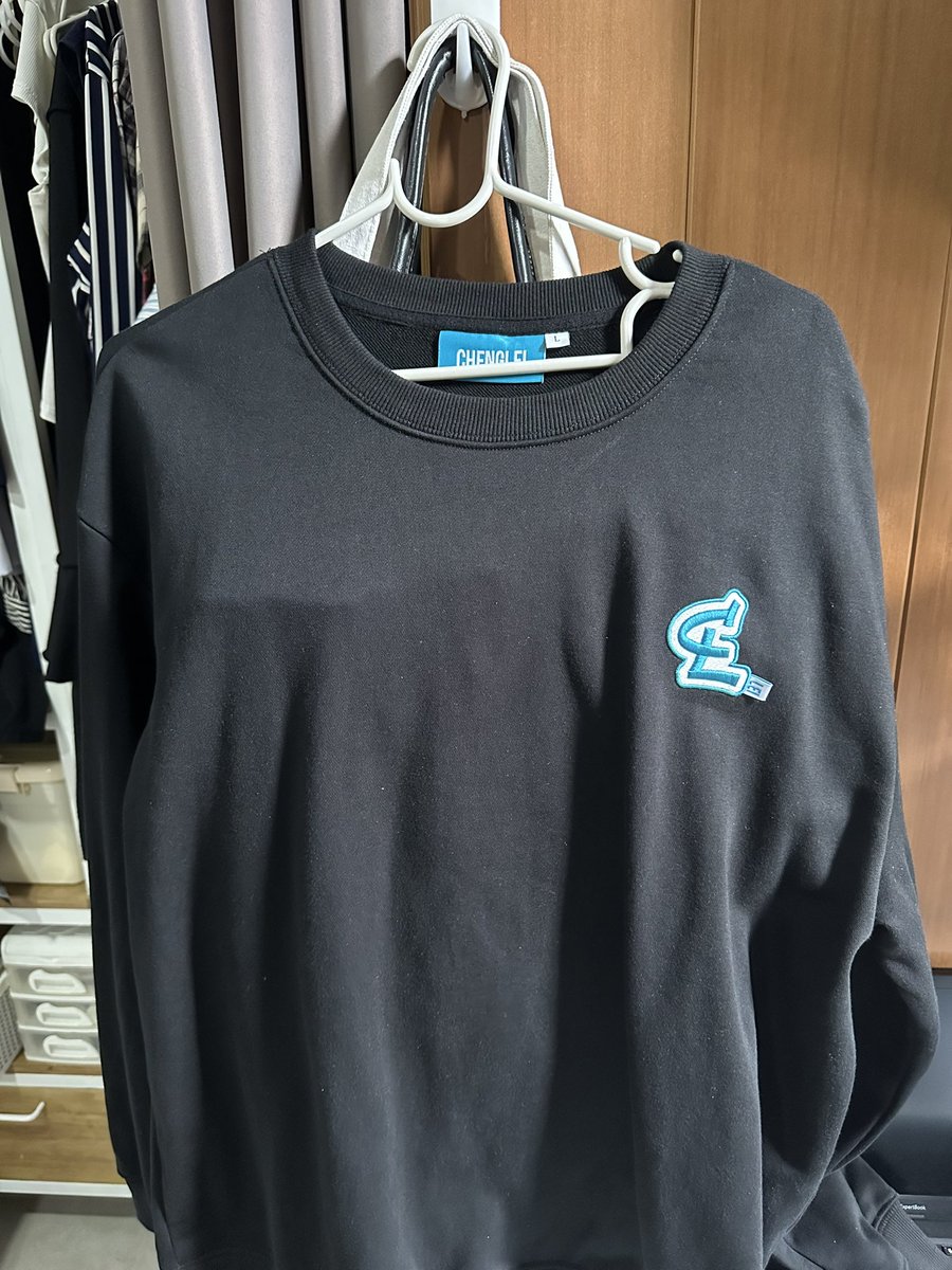sora_llei's tweet photo. มีใครสนใจเสื้อลิมิเต็ดวันเกิดเหล่ยมั้ยคะ พอดีเราสั่งมาแล้วมันใหญ่กว่าตัวเองมาก พอลองใส่เป็นเดรสเลย 🥲 จะปล่อยต่อแบบขาดทุน ขาย 1,050 รวมส่ง ลองใส่แค่ครั้งเดียว ของแถมการ์ดครบ 

#เฉิงเหล่ย #Chenglei https://t.co/Tg4bQdso7J