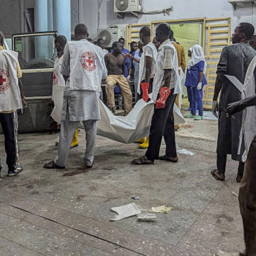 instablog9ja's tweet photo. Maiduguri Explos+ons: 23 Confirmed D+ad as Number of Inj¥red Residents Rises to Over 140

At least 23 people have been confirmed d+ad, with 146 others inj¥red, following a series of explosions that rocked Maiduguri on Monday night.

The blasts struck key locations across the city, including the entrance of University of Maiduguri Teaching Hospital (UMTH), Monday Market, and the Post Office area, sending panic through the once relatively calm city.

According to Surajo Abdullahi of National Emergency Management Agency (NEMA), a total of 169 victims were evacuated to hospitals across Maiduguri.

He disclosed that 108 victims are currently receiving treatment at UMTH, while 20 are at Umaru Shehu Hospital and 17 at Maiduguri Specialist Hospital. Residents described the att+cks as a chilling return to dark days of v#olence the city had long moved past.

One resident, who spoke anonymously, said the explosions have brought back fear and disturbing scenes, signaling a worrying resurgence of insecurity.

The last major incident in the city occurred in 2021, when suspected Boko Haram f+ghters launched mortar att+cks that left at least 10 people d+ad, followed by a s¥icide b@mbingat a mosque in Gambarou market.

In response to the latest tragedy, the Borno State Police Command has deployed its Explosive Ordnance Disposal (EOD) team to assess the իրավիճ, while joint security operatives and emergency responders have taken control of the situation.

The incident comes barely hours after another att+ck on a military location in Ajilari, an outskirt of Maiduguri, raising fresh concerns over a possible escalation of v#olence in the region.