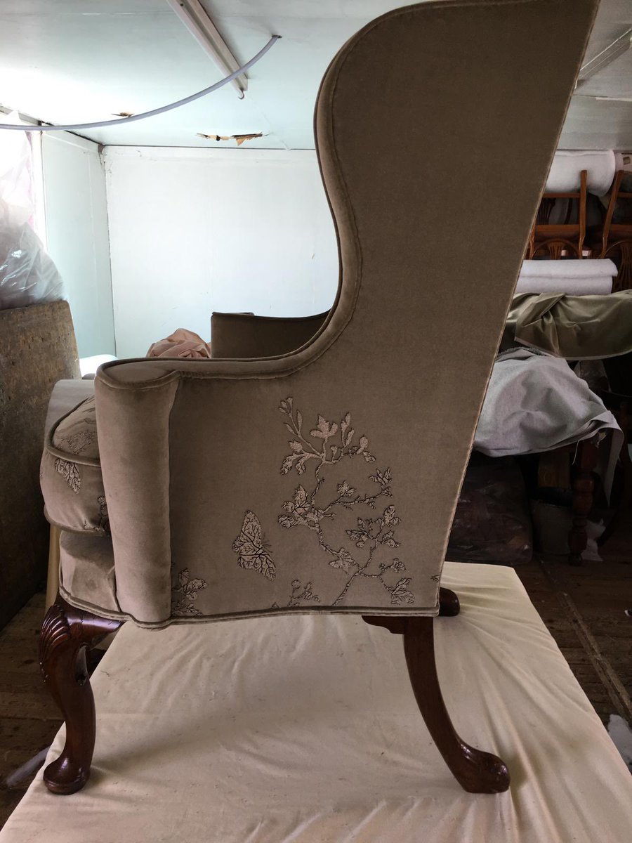 vinallandmacey's tweet image. How stunning is this Queen Anne Wingchair? Fully reupholstered and covered in @timorous_beasties Birdbranch Velvet panels, with a new feather cushion for that extra comfort. #vinallandmacey #wingchair #comfy #velvet #antique