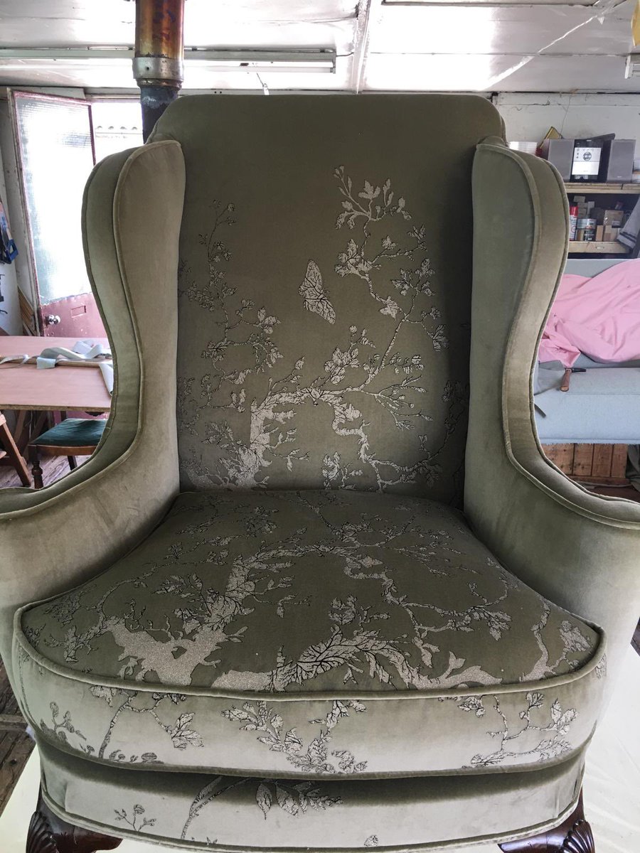 vinallandmacey's tweet image. How stunning is this Queen Anne Wingchair? Fully reupholstered and covered in @timorous_beasties Birdbranch Velvet panels, with a new feather cushion for that extra comfort. #vinallandmacey #wingchair #comfy #velvet #antique