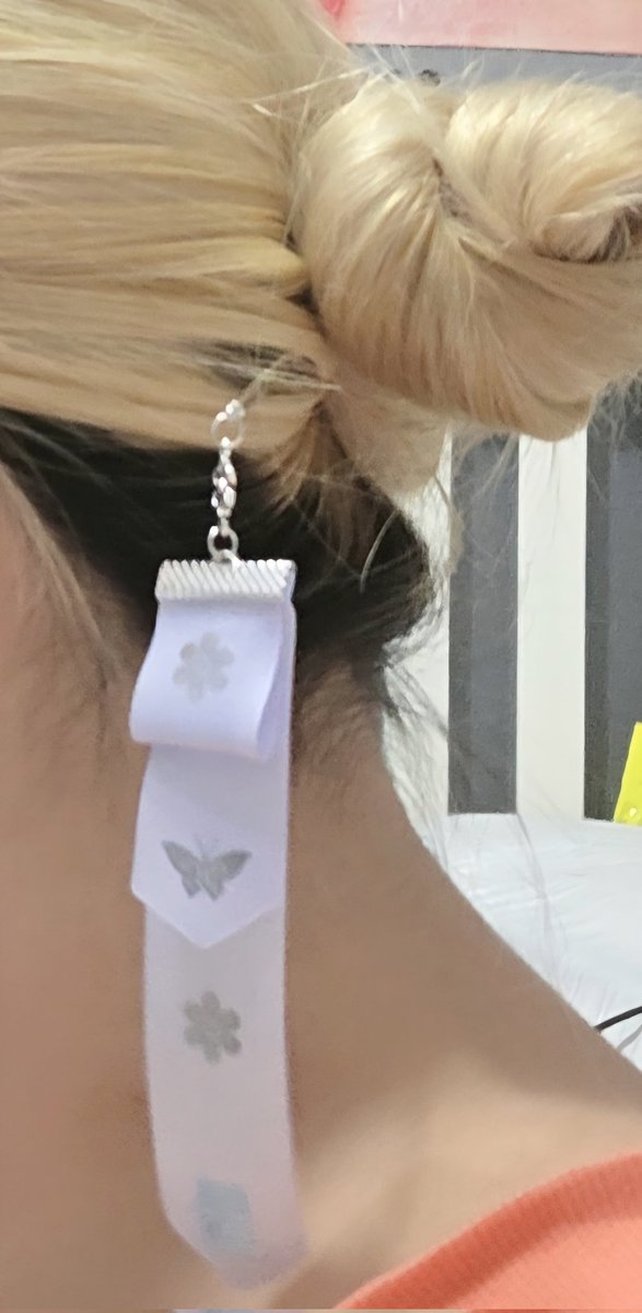댕기비녀 재입고(?)문의주셨던 분들이 몇분 계셔서...
커넥터 추가 주문한거 도착해서 주문가능해요!!

늦어도 내일까지 주문하시면 광화문공연 하고 갈수있으실듯💜
(염색모에해도 예쁩니당🥹)

witchform.com/deposit_form/9…