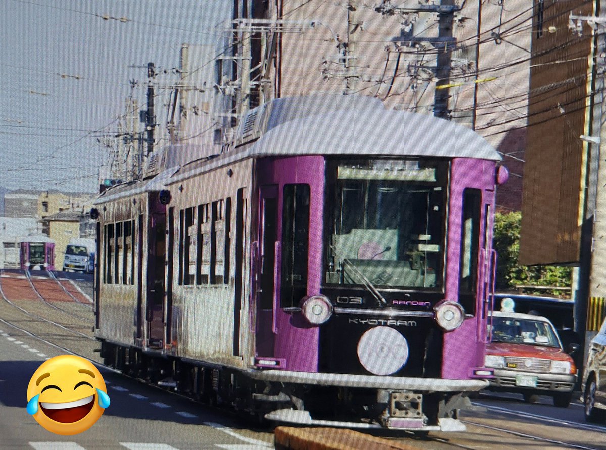 仕事中にアツイの来るでって鉄道ライターさんからLINE着弾…(´･ω･｀)
カメラ持って降りたらギリギリでした。
新型3台無理矢理入れてみました。