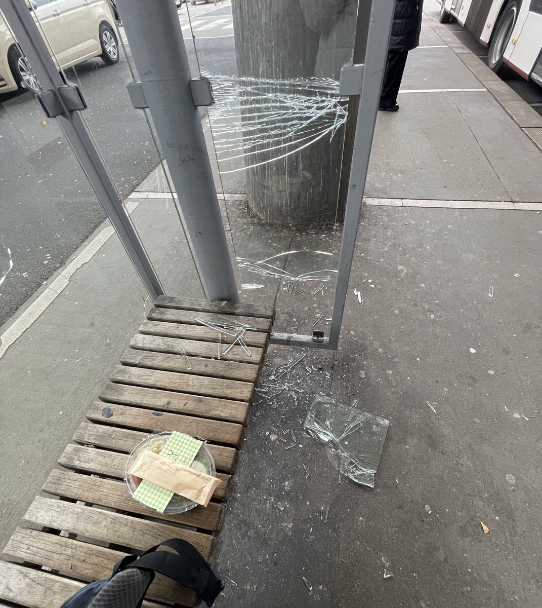 lara🍜 tweet media