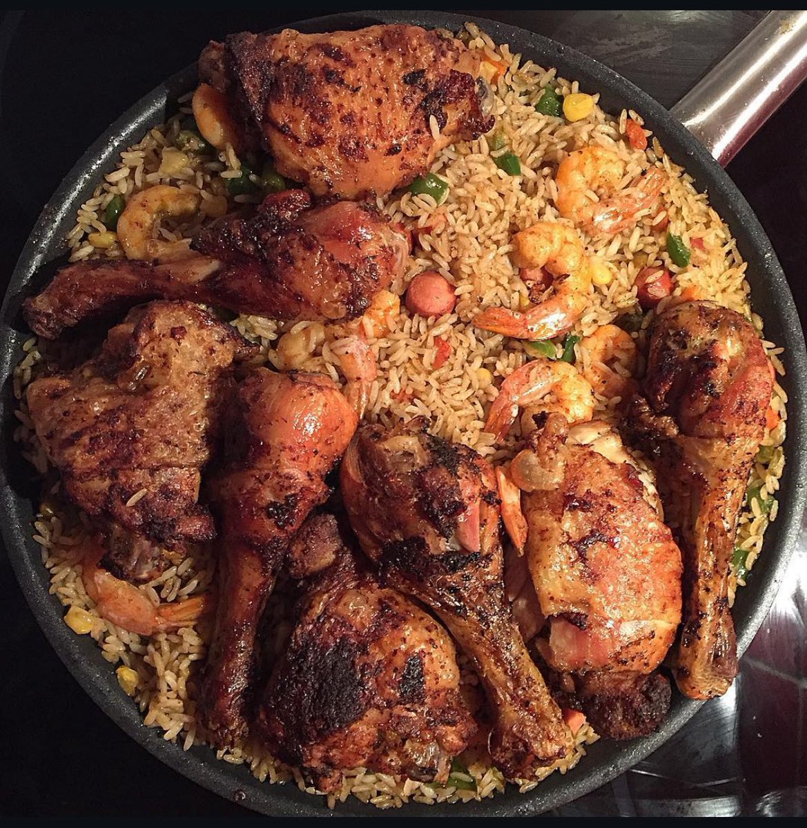 “Never let a parrot feed you”

 Will you eat this from a parrot?  😂