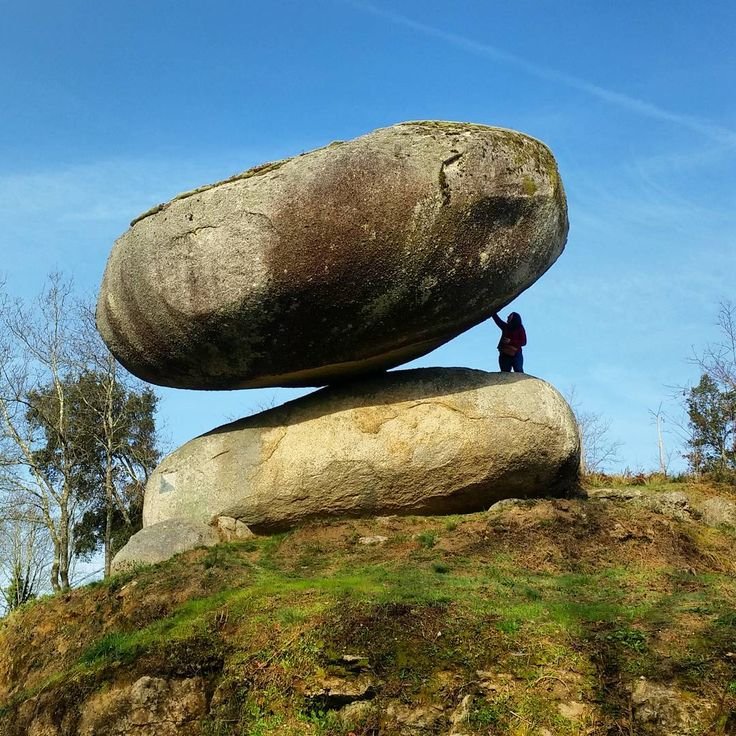 jgaraba's tweet photo. @XPHOENIXDRAGON This stone, 
Spain in my country https://t.co/9tH5fzQYIP