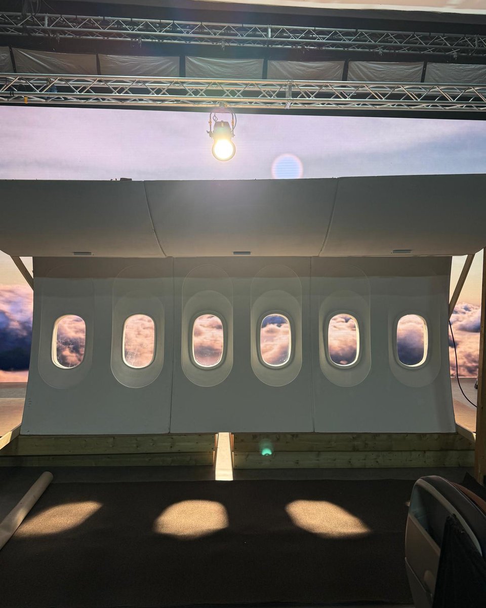 knowled_global's tweet photo. Godox KNOWLED MG4K and F800R powering an airline commercial shoot—delivering high brightness and stunning visuals for a crisp, cinematic look.

Thanks @bernieprentice3574 @chrisloveslight for sharing! https://t.co/LfqSem9DD2