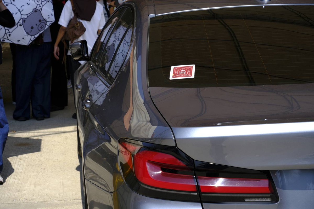 bizmatchingnews's tweet image. เจาะกลยุทธ์ “Sticker Marketing” อาวุธลับ OOH ปี 2026 พื้นที่เล็กที่แบรนด์ใหญ่เริ่มกลับมาแย่งชิง

อ่านต่อที่ bizmatchingnews.com/archives/72496

#StickerMarketing
#OOH2026
#การตลาดนอกบ้าน
#BrandStrategy
#ConsumerInsight
#MarketingTrend
#BizMatchingNews