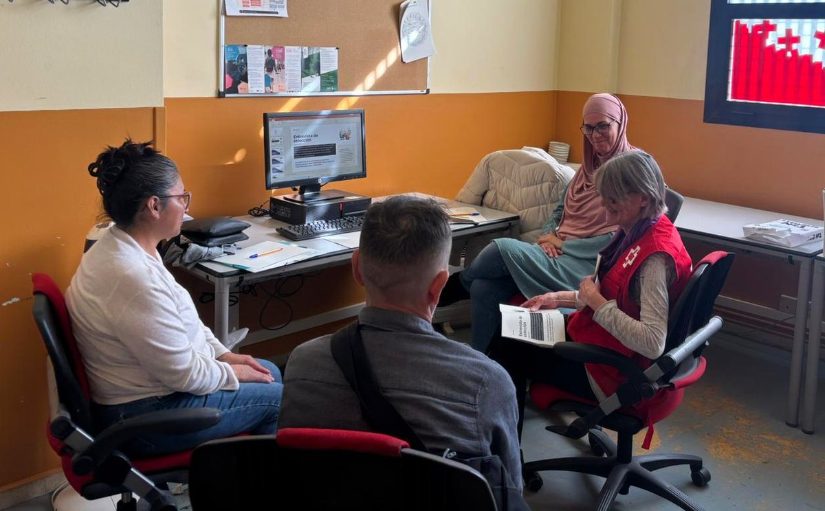 CreuRojaStCugat's tweet photo. Hem impartit un taller del projecte "ONA Activa't" a Rubí de preparació processos de sel.lecció. Amb la col.laboració de l'@AjRubi  i @Veolia_Es https://t.co/izWwFsR1Uz