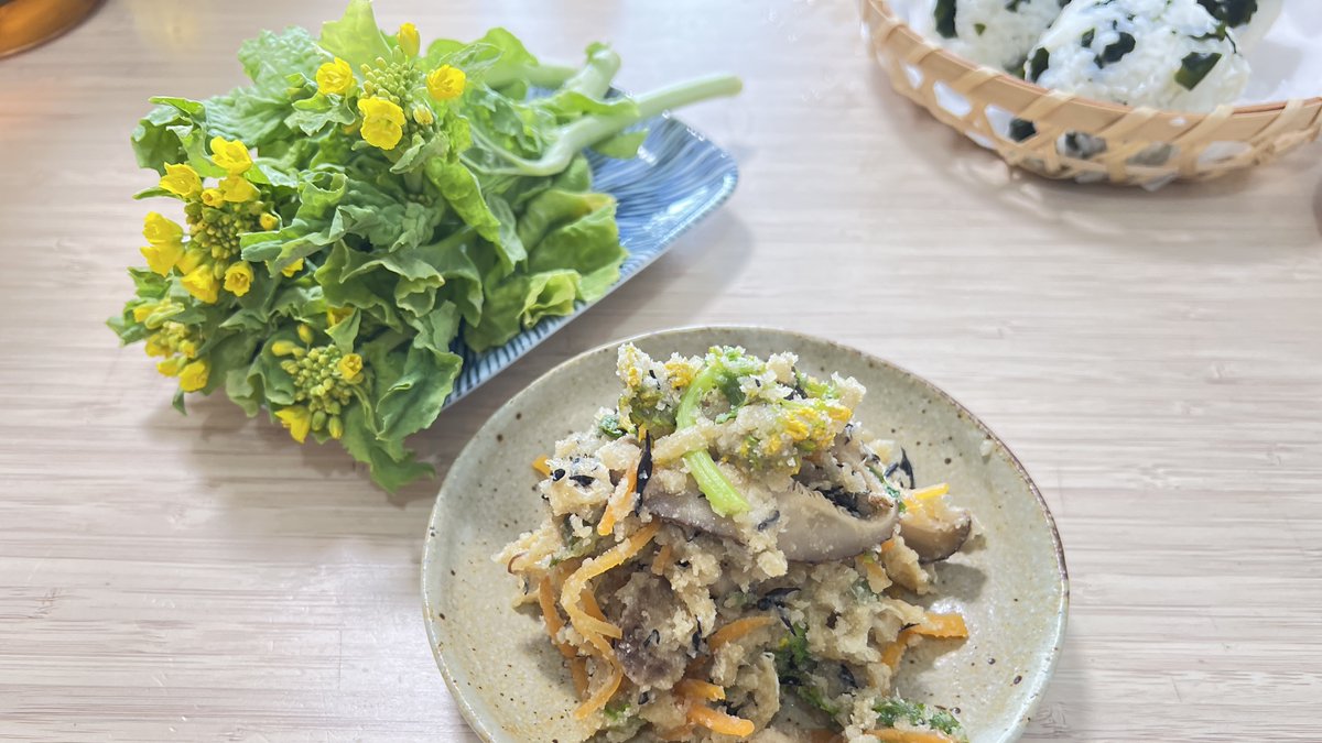 A spring delicacy: a healthy and wholesome dish combining rapeseed blossoms and okara (soy pulp)!

春の味覚 菜の花とおからで身体に優しい春の一品！
だし汁をおからに染み込ませ、しっとり仕上げの常備菜です。

【卯の花】おからの炒り煮 作り方👇
youtu.be/O7HmM_Wo1Ig