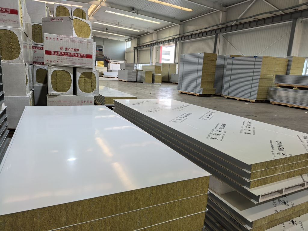 steel_ecosteel's tweet image. Keep your projects dry &amp;amp; durable with our PU sandwich panels — engineered for unbeatable moisture resistance &amp;amp; structural stability. Quad-Lock design seals tighter, installs faster, lasts longer. #PUPanel #SandwichPanel #BuildingMaterials #IndustrialConstruction #ModularBuildings