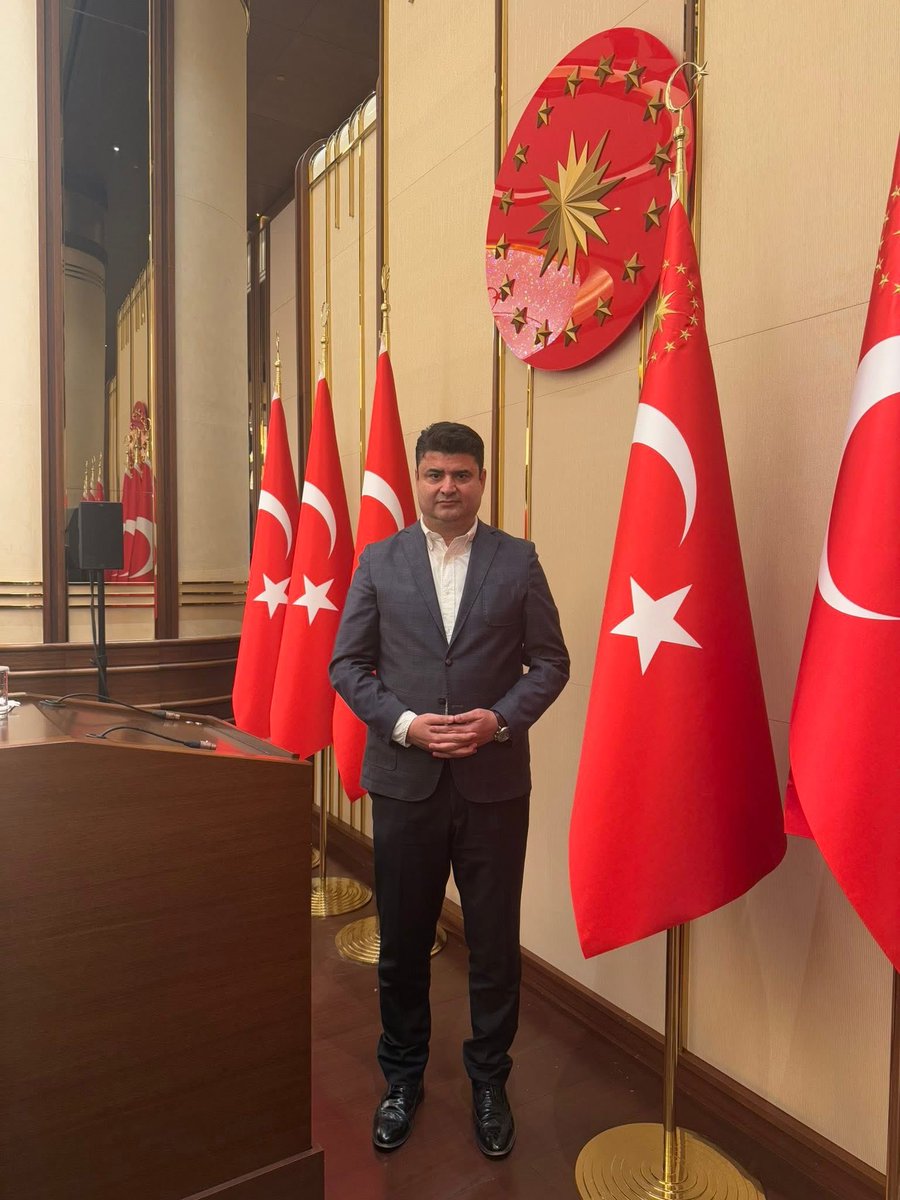 C U M H U R B A Ş K A N I M I Z 
R E C E P  T A Y Y İ P  E R D O Ğ A N 
EMEK SOFRASI İFTAR BULUŞMASI 

Cumhurbaşkanlığımızda gerçekleşen emek iftar sofrasında, Kıymetli Cumhurbaşkanımız Sayın Recep Tayyip Erdoğan ile bir araya gelme fırsatı bulduk.