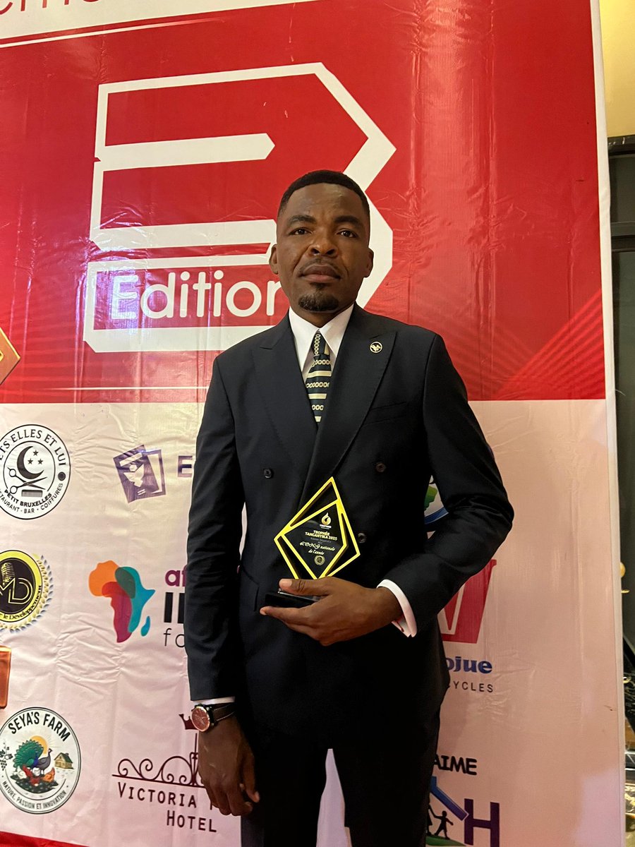 Serge Ilunga, président provincial de l’ONG TUFAULU PAMOJA, lors de la soirée de récompenses du Trophée Tanganyika 2025, organisée par l’ASBL MD, L’ONG TUFAULU PAMOJA a été plébiscitée meilleure de l’année 2025 par son engagement ferme et sa détermination constante envers la Js T