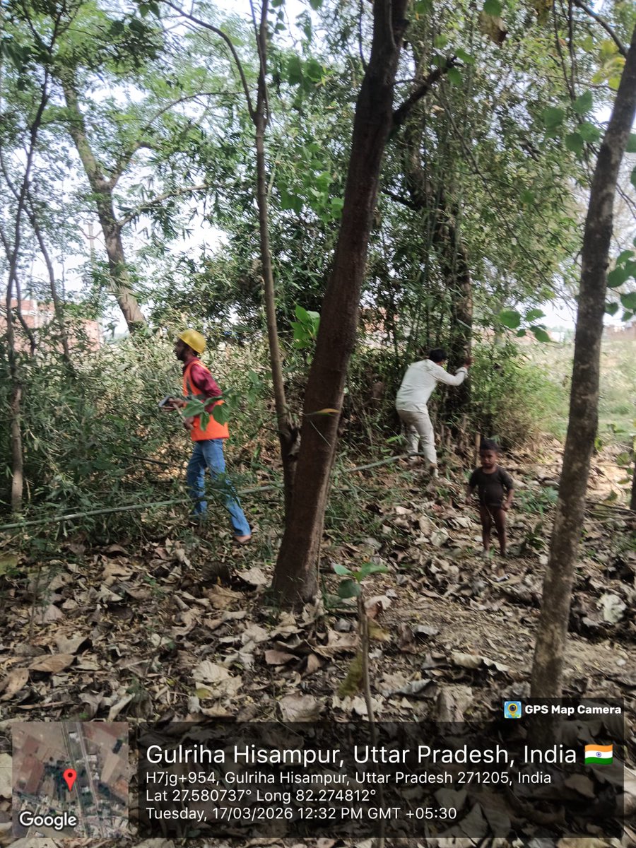 mvvnlbalrampur's tweet photo. 33/11 के0वी0 विद्युत उपकेन्द्र, महाराजगंज तराई क्षेत्र के अन्तर्गत 33 के0वी0 विद्युत लाइन के समीप आ रहे पेड़ों की कटाई/छटाई का कार्य किया जा रहा है  कृपया सभी उपभोक्ता धैर्य बनाए रखें ’’अनुरक्षण माह’’
@EMofficeUP
@UPPCLLKO
@UppclChairman
@mduppc
@CEdevipatanZone https://t.co/PBNEG4WV6t