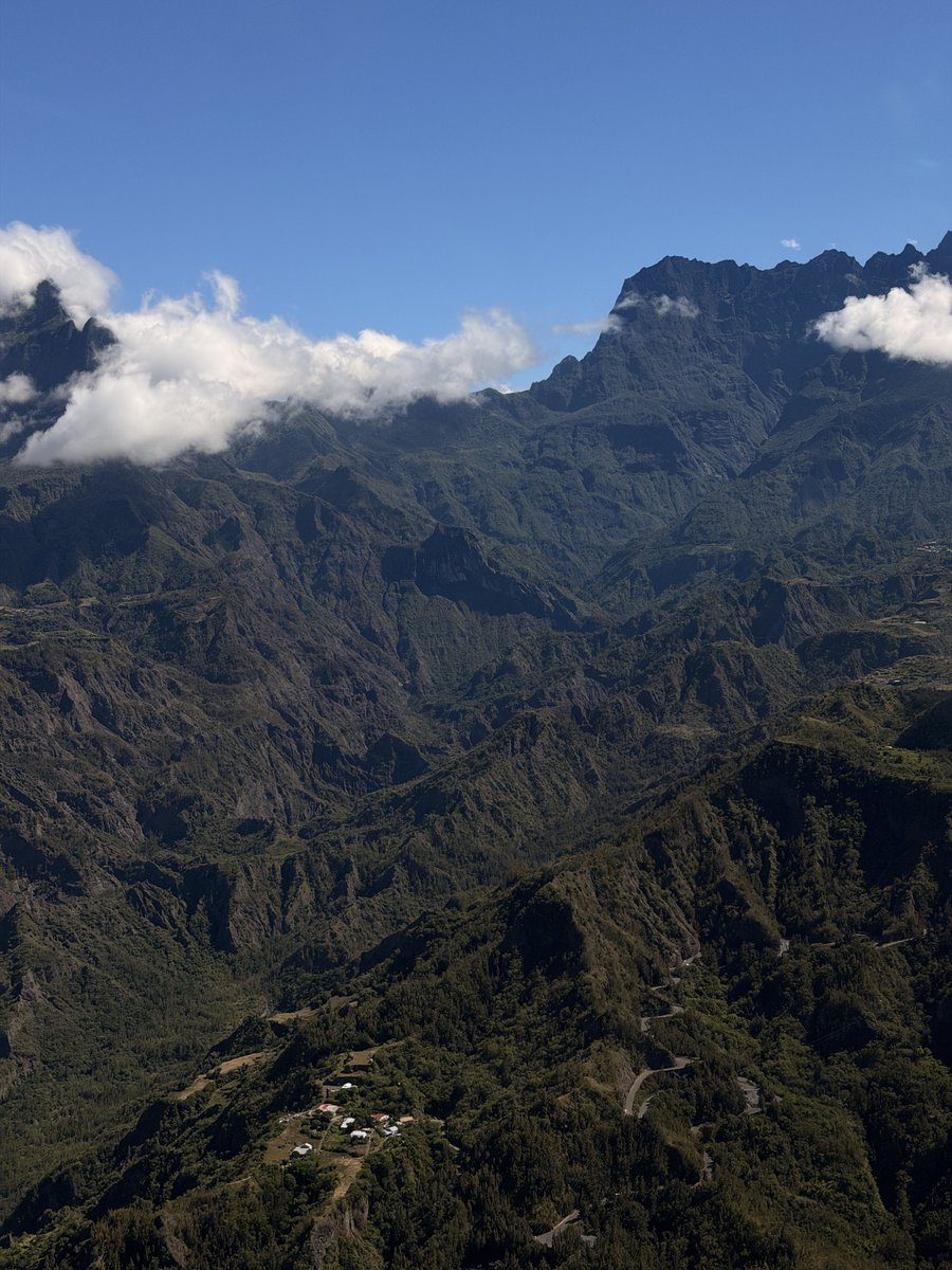 𝐓𝐨𝐧𝐲 tweet media