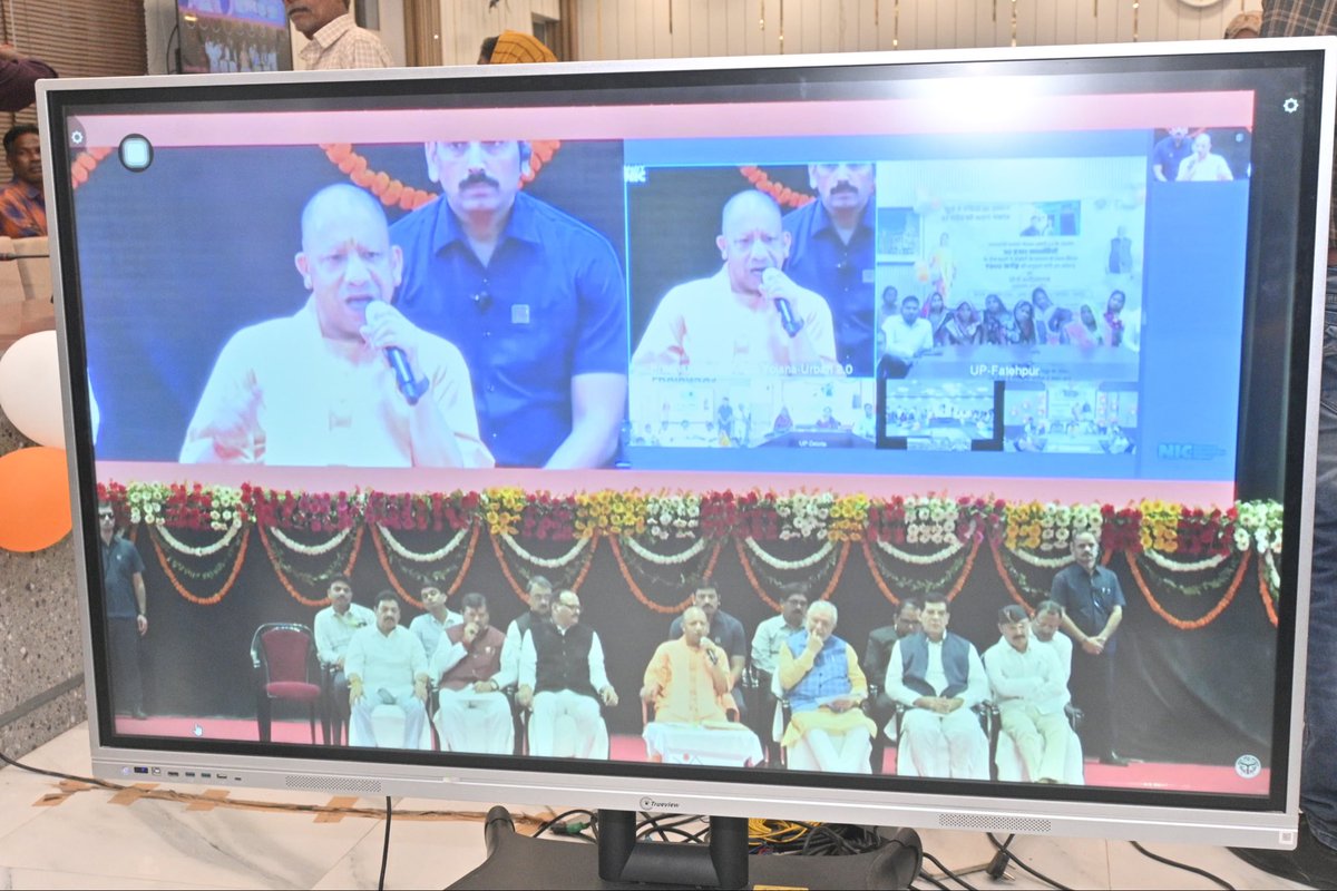 गांधी सभागार, पीलीभीत में प्रधानमंत्री आवास योजना 2.0 के तहत लाभार्थियों को DBT से पहली किस्त जारी की गई। इस अवसर पर 189 लाभार्थियों को प्रमाण पत्र देकर बधाई दी।

📍: Pilibhit

#yogiadityanath #bareilly #bjp #bjpindia #PilibhitDiaries #asthaagarwalofficial