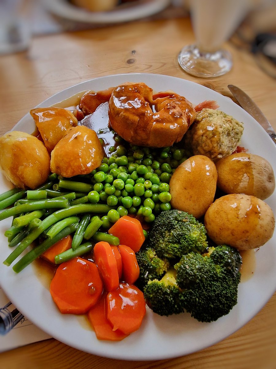 JoePorterUK's tweet image. Treated my mum to a delicious Sunday roast at Cheddleton Old School Tearooms for Mother's Day. Top quality food! 🍽🍖

Thank all the amazing women out there who have cared for, nurtured and been there for us during the good and bad times. ❤️

#MothersDay #MotheringSunday