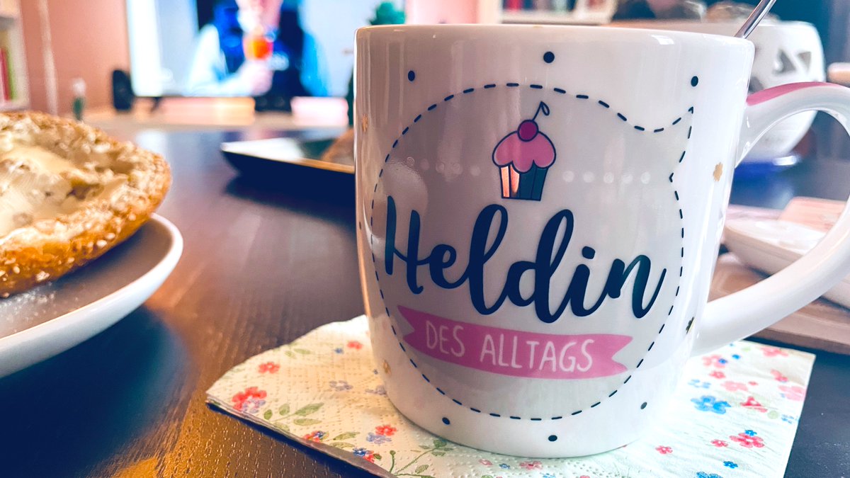 Nachttreue's tweet image. Guten Morgen 🌤️

Erstmal ☕️Kaffee, bevor "wir" uns in die To-do Liste stürzen.

#DailyMood #FirstCoffee