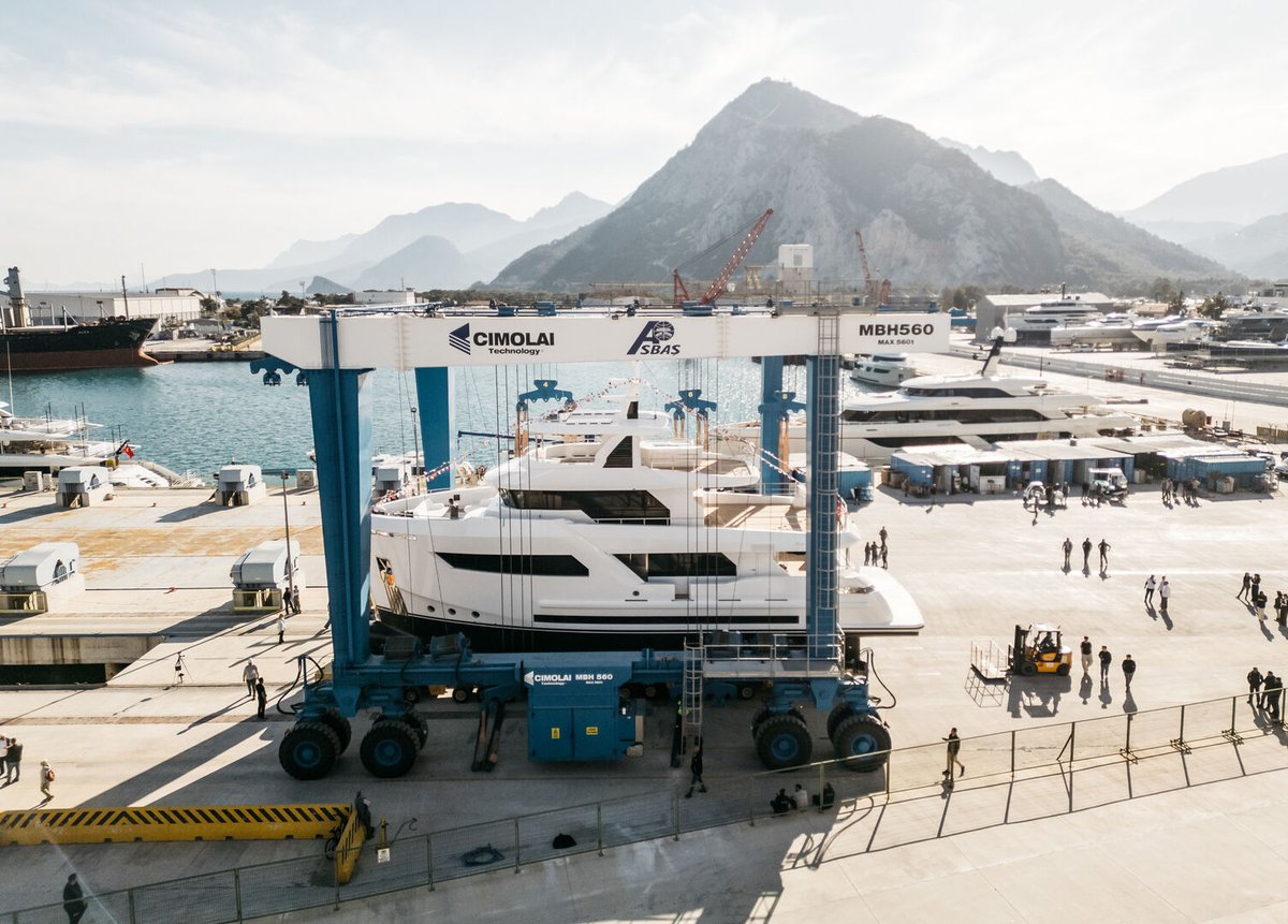 sytreports's tweet photo. 🏗️26m Bering 88 explorer yacht launched

The 26.2-metre #Bering 88 motor yacht has been launched from the @BeringYachts shipyard in Antalya, Turkey. The B88 marks the second yacht entering the water this year as part of the yard’s sub-24-metre explorer range.

📌Read: https://t.co/5DbcvmUEAF #yachtlaunch #exploreryacht