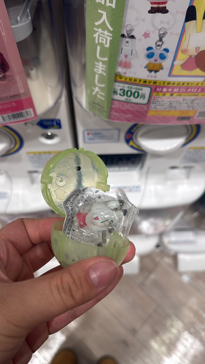 こな tweet media
