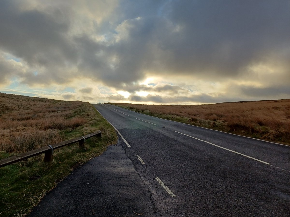 AK271's tweet photo. @Hudsonweather big sky over marsden https://t.co/LFFAOPzNz6