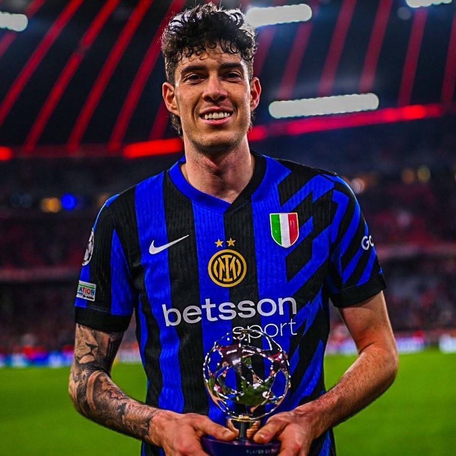 BarcaTimes's tweet photo. 🚨| 𝐉𝐔𝐒𝐓 𝐈𝐍: Bastoni is close to considering Barcelona, as Inter Milan are willing to sell him for around €50M plus add-ons which attracts Barça. Bastoni prefers Bluagrana and isn’t considering other clubs. [@Gazzetta_it] #fcblive https://t.co/B8Mvjy8ZFn