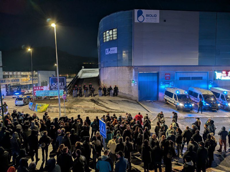 LakuntzaMitxel's tweet photo. Gora greba orokorra!!!
#m17grebaorokorra https://t.co/QoTN8l2pob