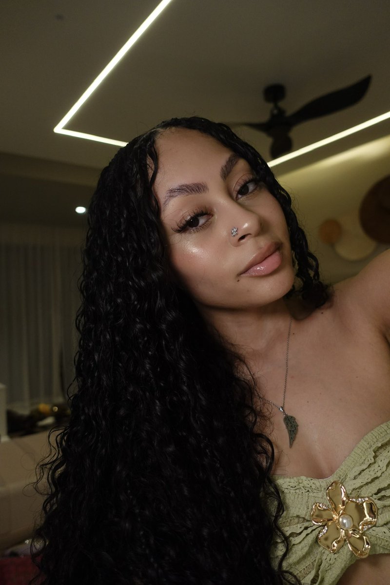 S✨🦋 tweet media