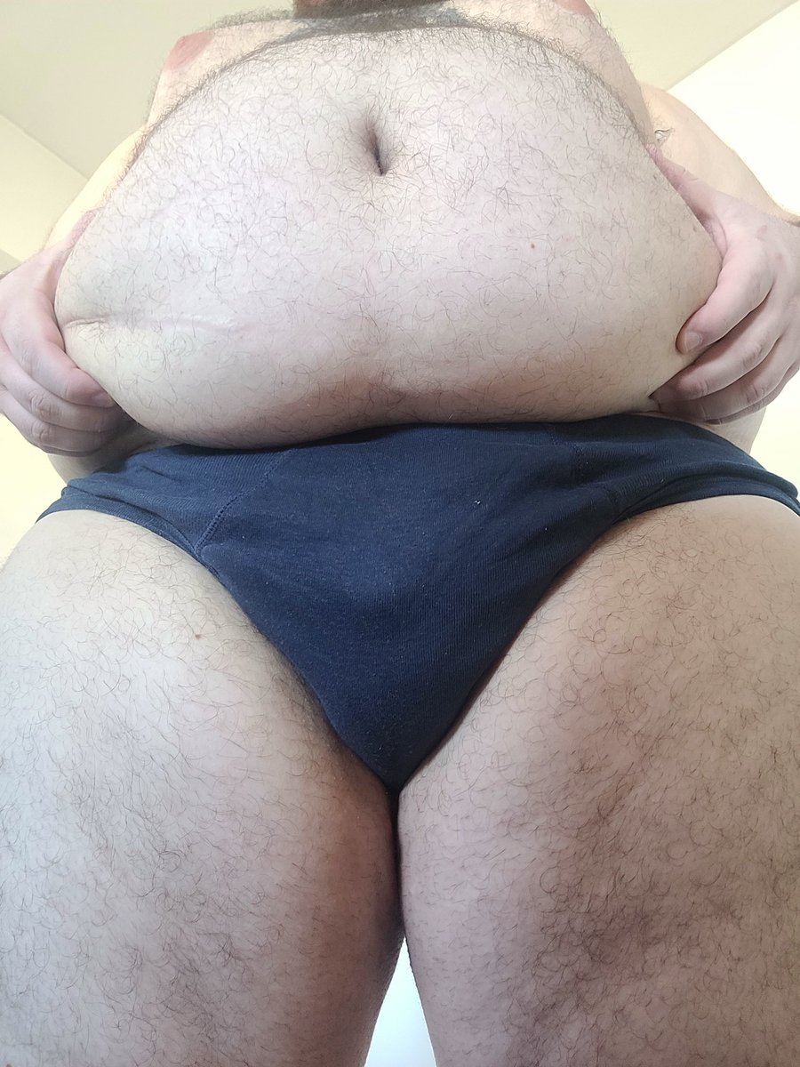 The_BearMaster's tweet photo. Kneeling underneath this belly, worshipping my body with every inch of yours is where you belong https://t.co/2LgCTuW4JR